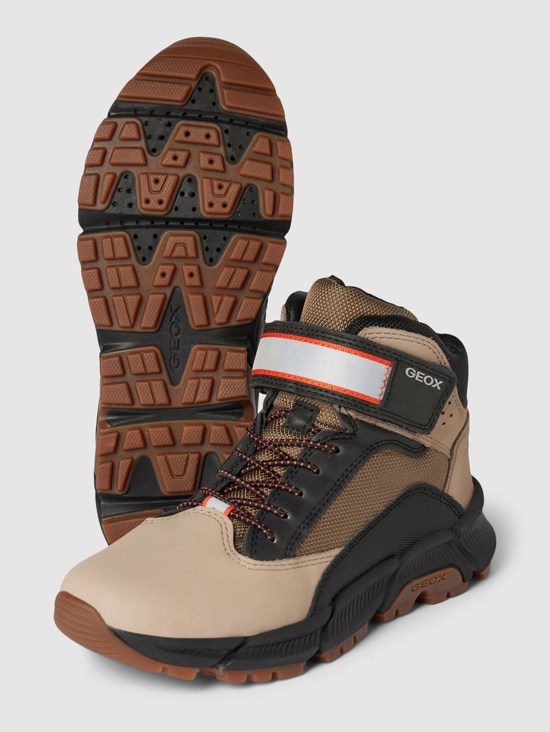Sneaker mit Label-Print in beige