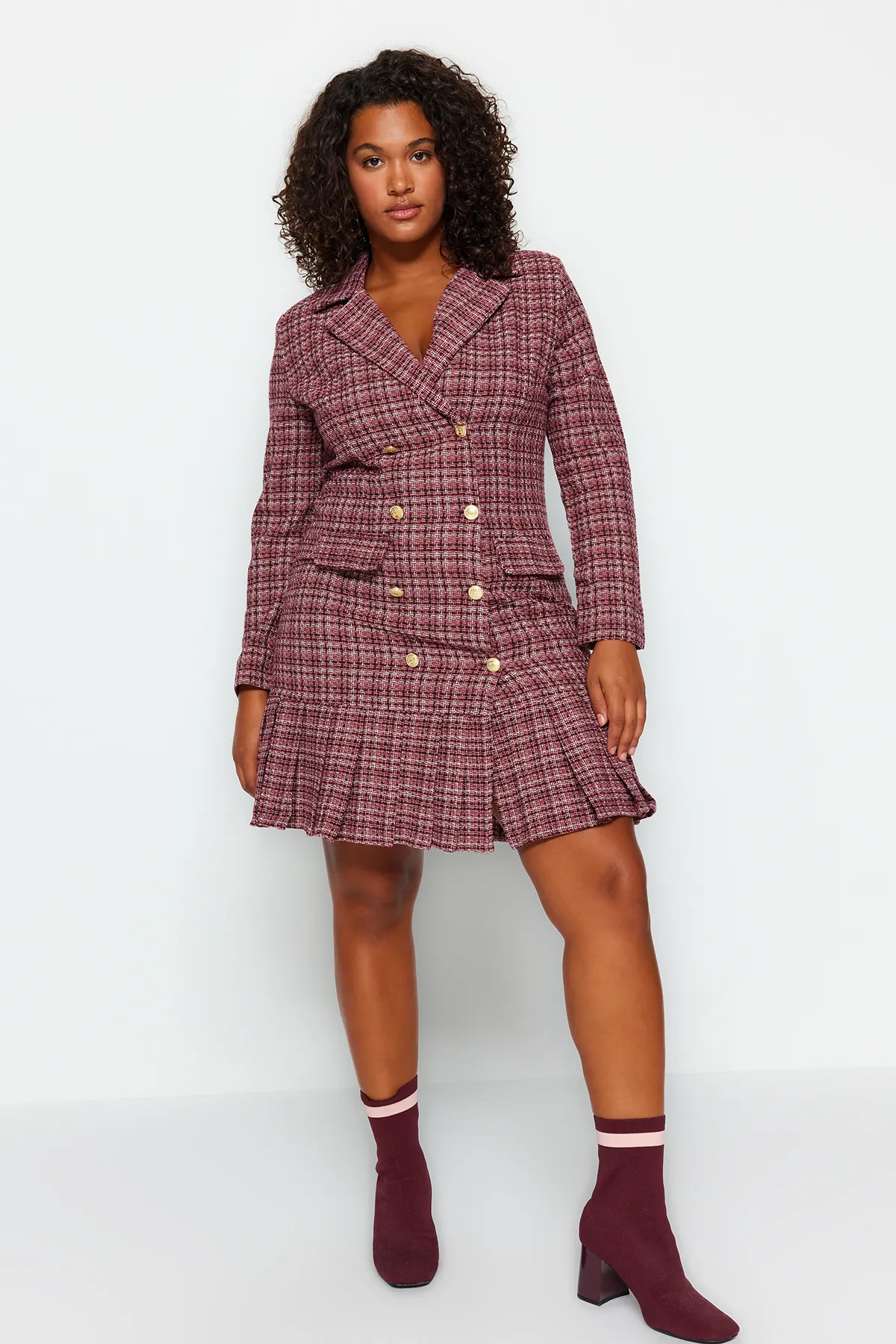 Trendyol Curve  Gewebtes Kleid mit mehrfarbigem Karomuster und schmalem Saum