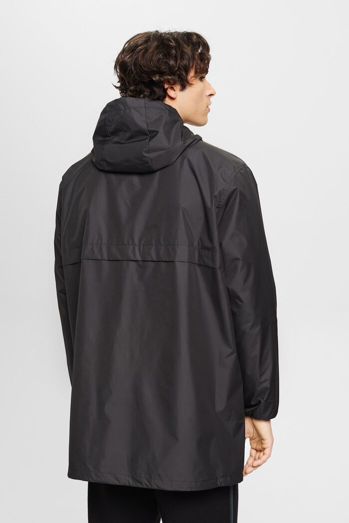 Leichte Regenjacke mit Kapuze