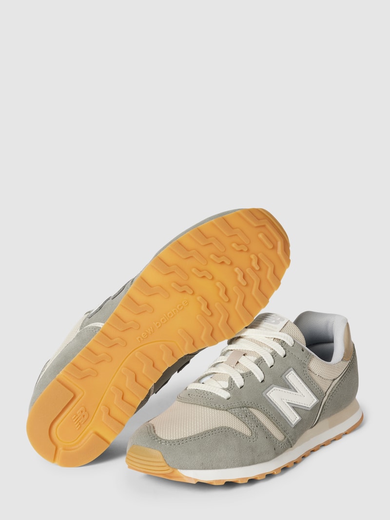Sneaker aus Leder-Mix in hellgrau