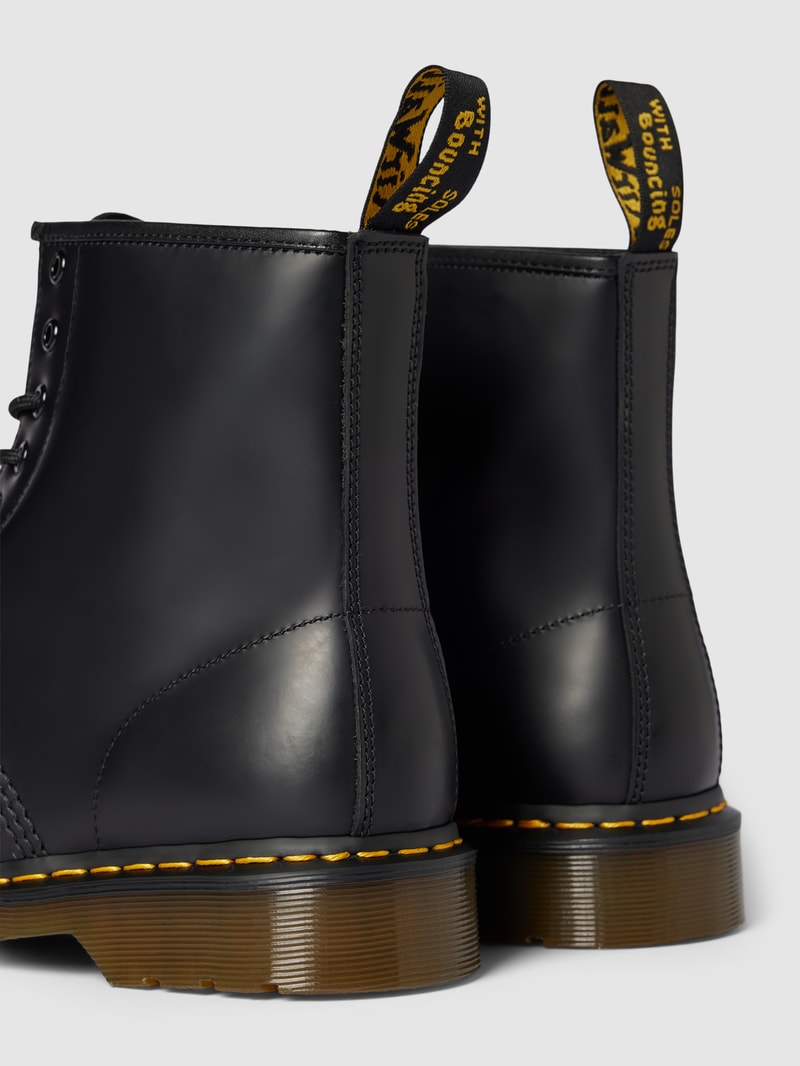 Boots aus Leder mit Schnürung in unifarbenem Design in schwarz