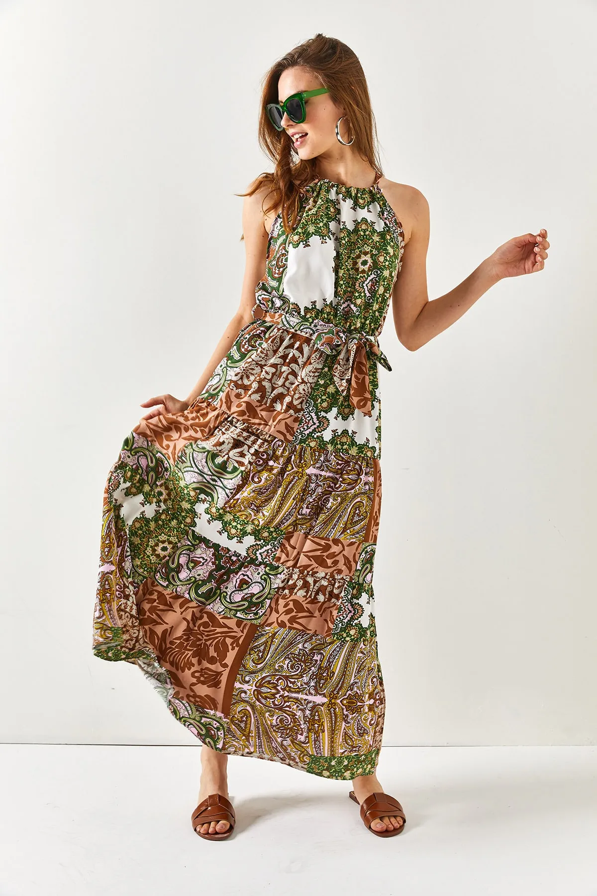Olalook  Gewebtes Viscon-Kleid mit grünem Neckholder-Kragen und Gürtel für Damen ELB-19001548