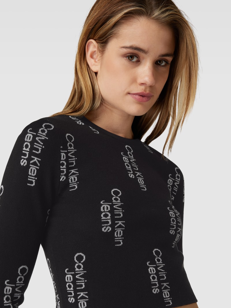 Cropped Stickpullover mit Allover-Label-Muster in black
