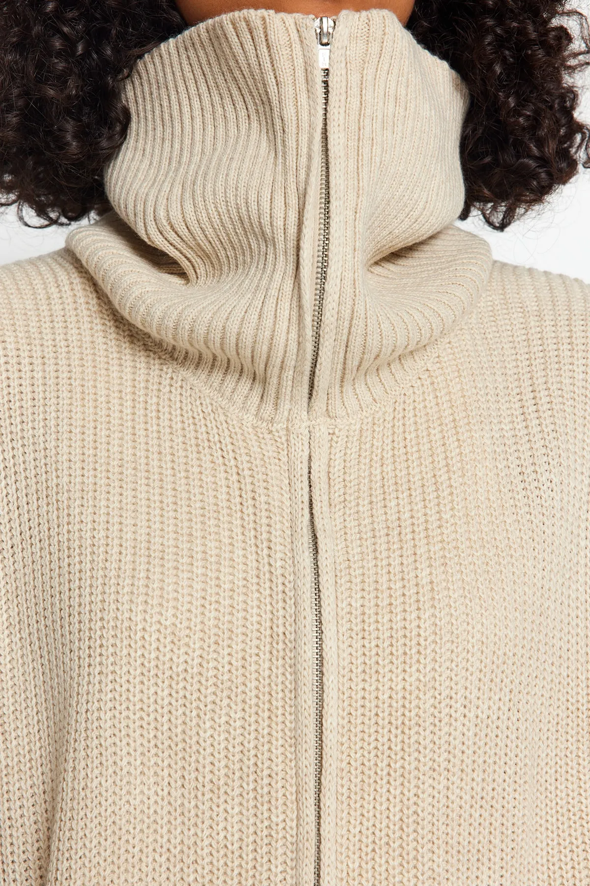 Trendyol Collection  Steinfarbener Strick-Cardigan mit Degaje-Kragen und Reißverschluss TWOAW24HI00072