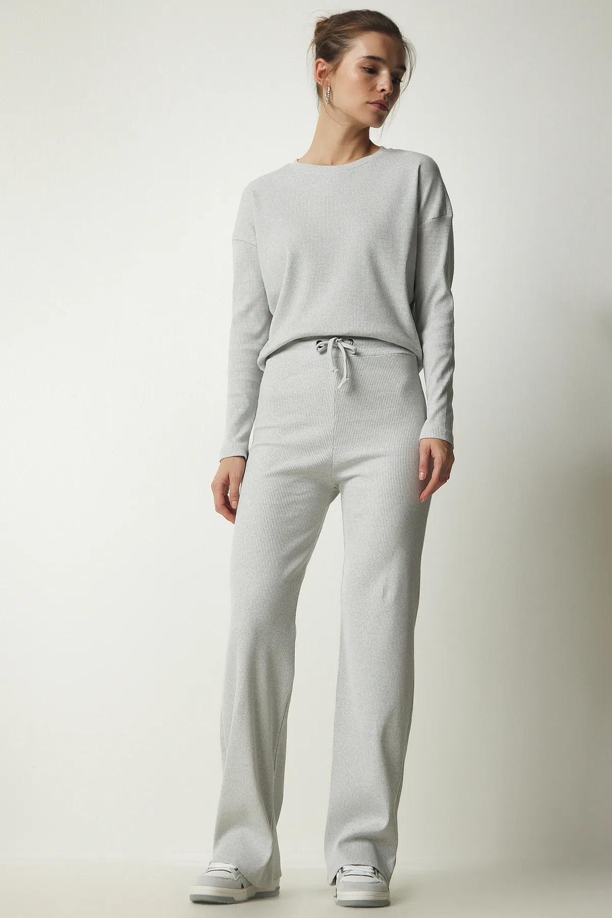 Happiness İstanbul  Hellgraues, lässiges Cord-Blusen- und Hosen-Set für Damen HZ00001