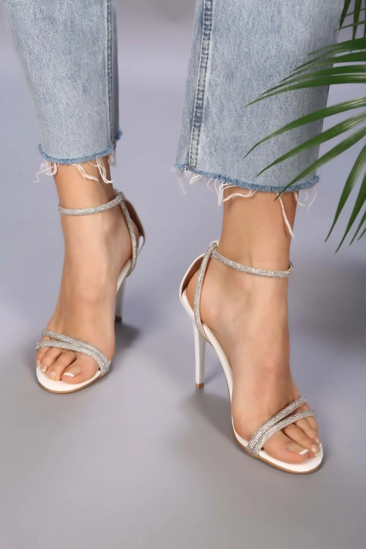 Shoeberry  Weiße Stivali-Schuhe mit geripptem Steinabsatz für Damen