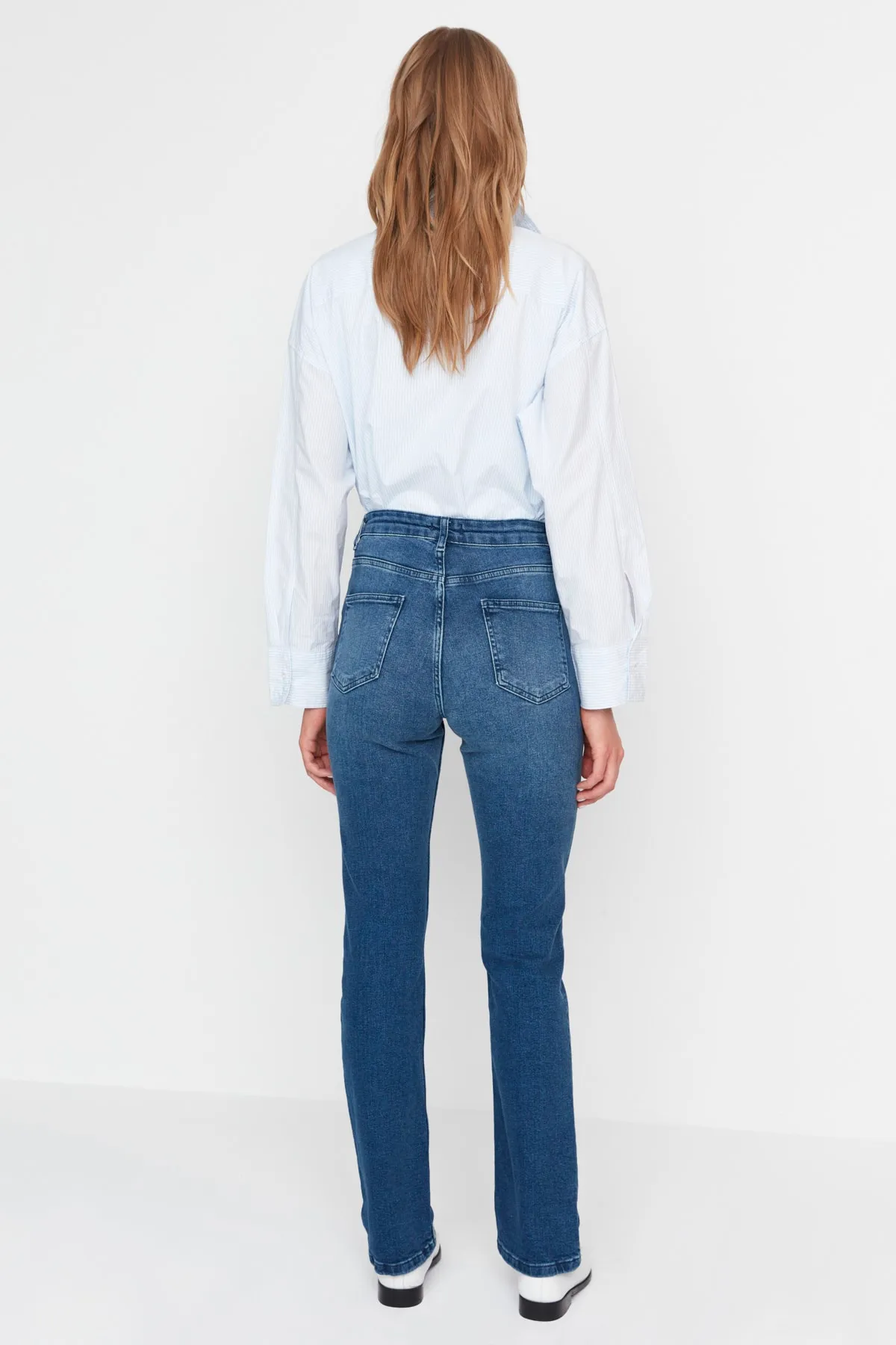 Trendyol Collection  Blaue, nachhaltigere Bootcut-Jeans mit hoher Taille TWOAW23JE00353