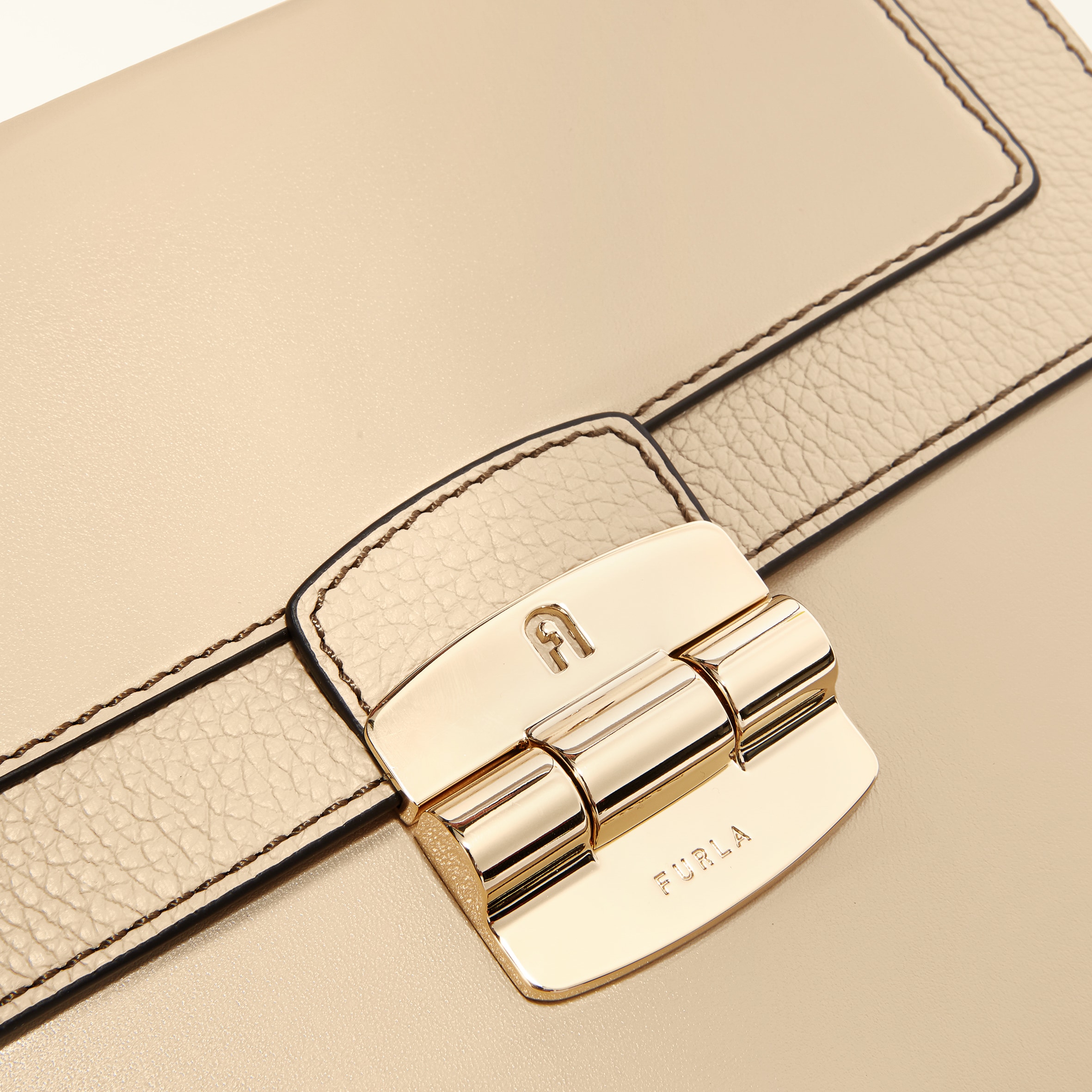 Furla Club 2