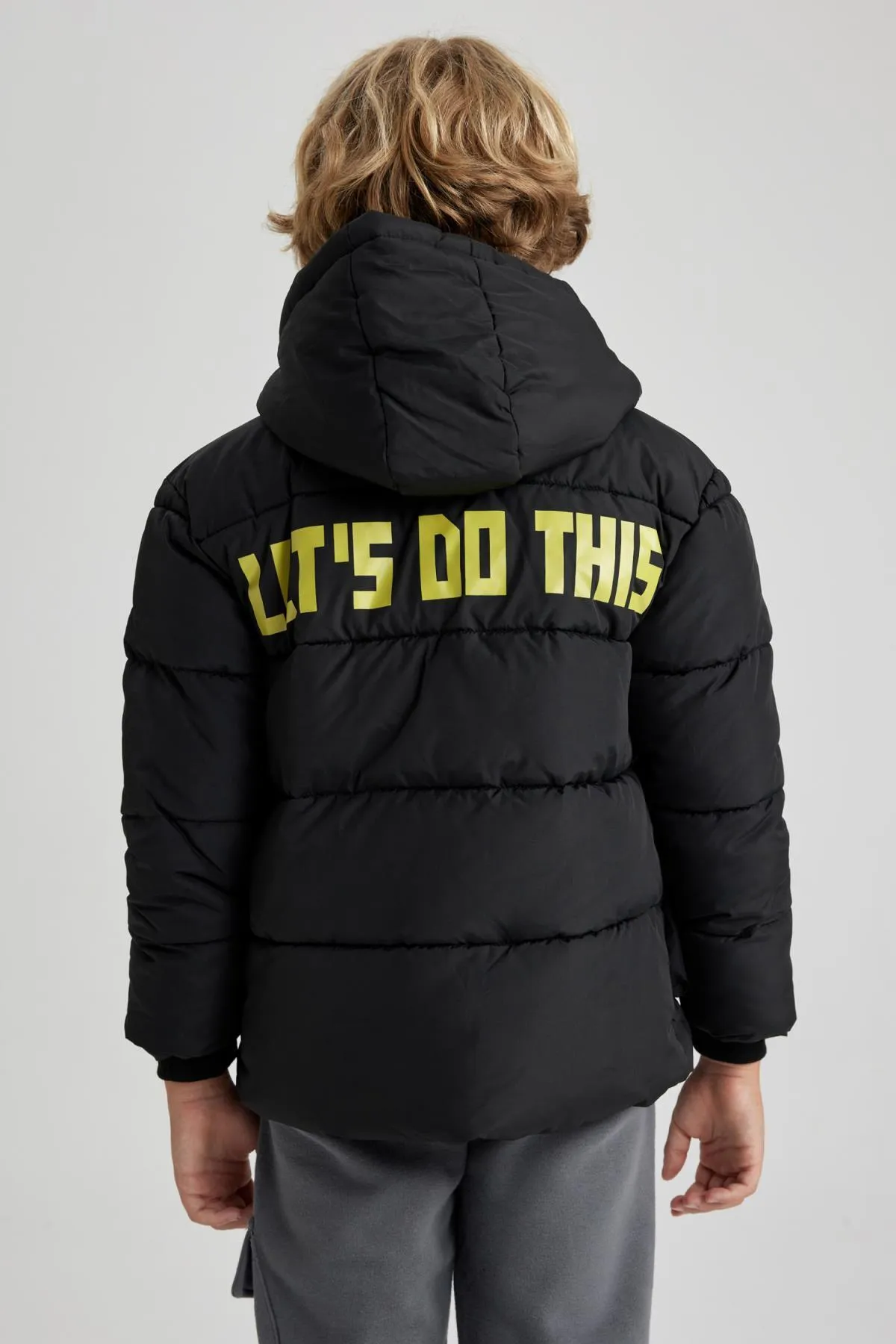 DeFacto  Wasserabweisende Pufferjacke mit Kapuze für Jungen A2267a823wn