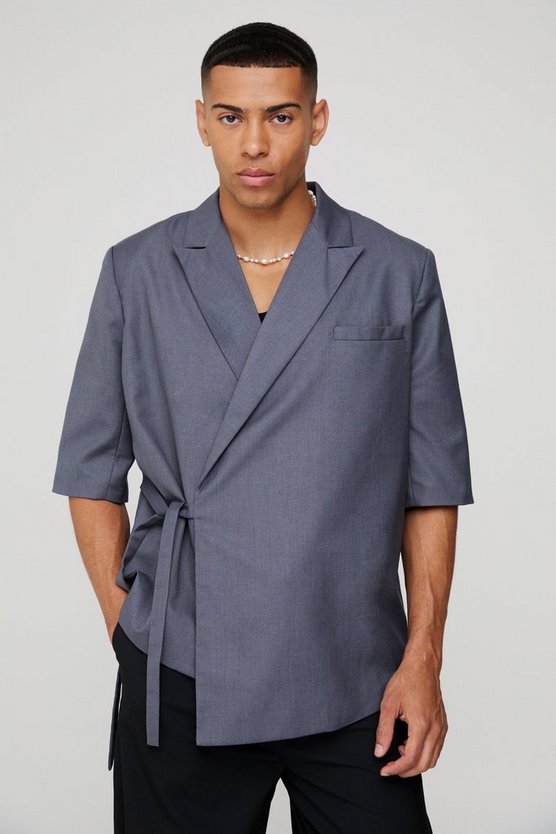 Kurzärmliger Oversize Blazer mit seitlicher Bindung