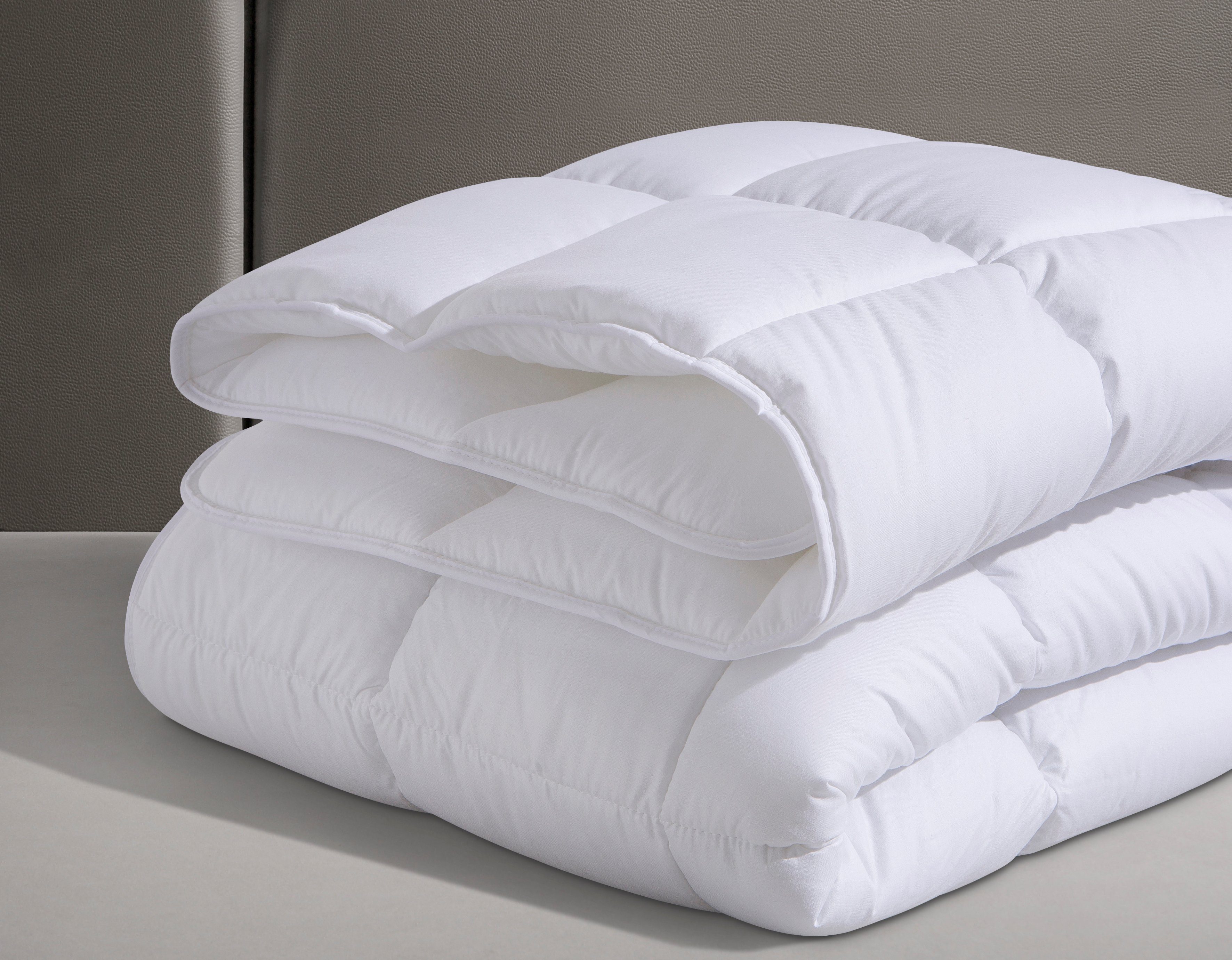 Kunstfaserbettdecke + Kopfkissen, Wellness Line, f.a.n. Schlafkomfort, Füllung: Polyester, Bezug: 100% Baumwolle, kochfeste Qualität für hohen Hygieneanspruch