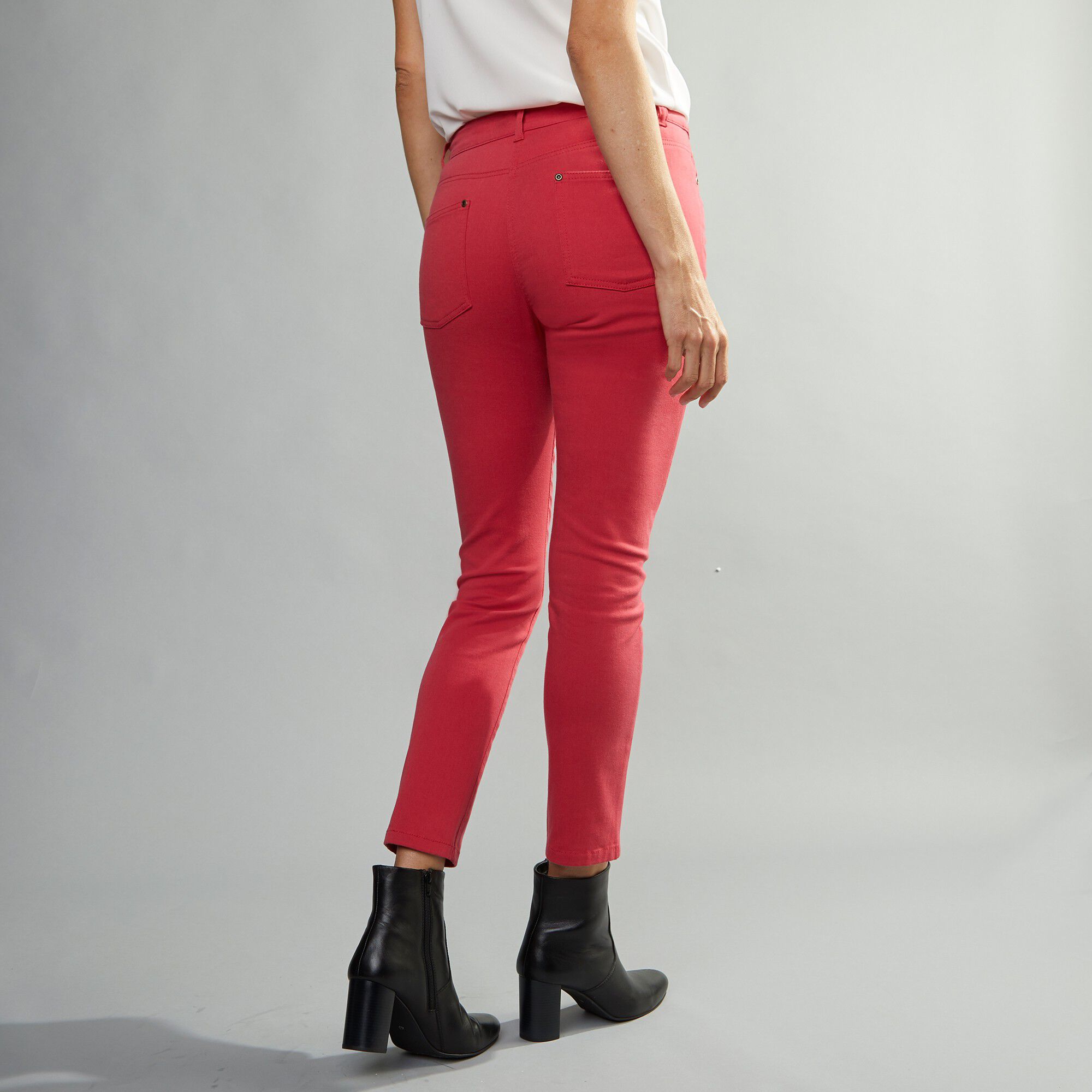 Pantalon 7/8ème fuselé stretch uni
