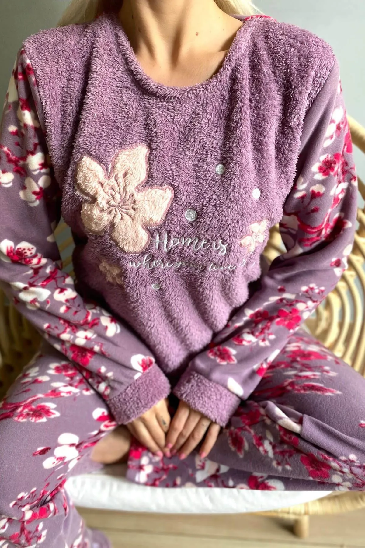 Pijamaevi  Damen-Pyjama-Set aus Plüsch mit Blattmuster in Lila