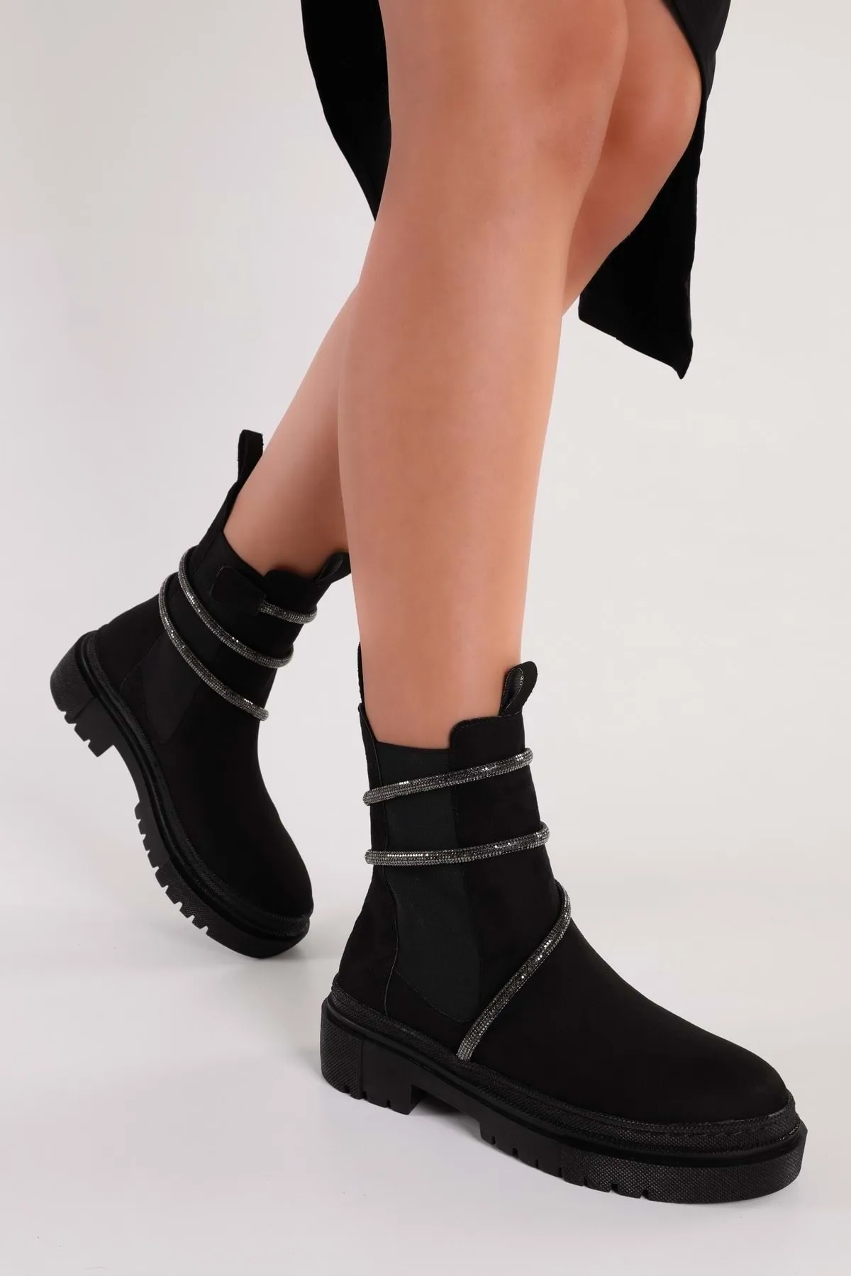 Shoeberry  Damen-Stiefel „Patray“ aus schwarzem Wildleder „Stony“ mit dicker Sohle und elastischen Stiefeln aus schwarzem Wildleder