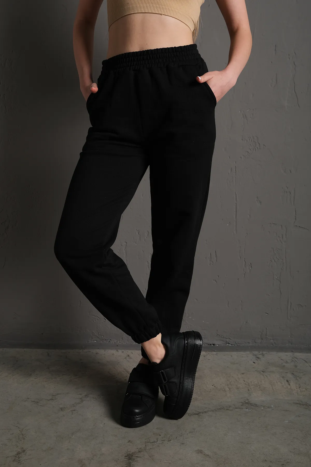 Know  Schwarze Jogginghose mit zwei Fäden und elastischem Bein für Damen