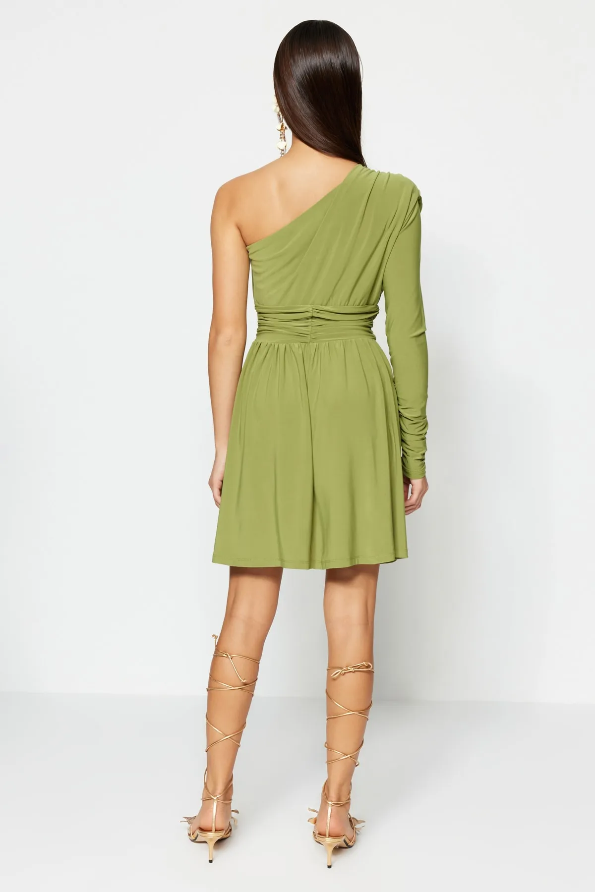 Trendyol Collection  Hellgrünes Abendkleid mit offener Taille/Skater-Strickfenster/Ausschnitt und detailliertem Ausschnitt TPRSS23EL00032