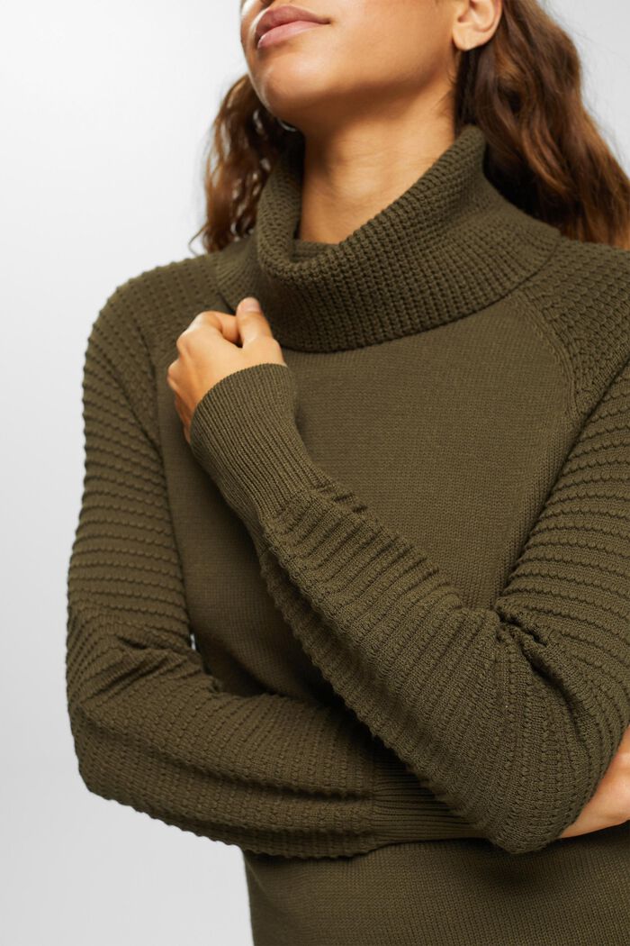 Rollkragen-Strickkleid