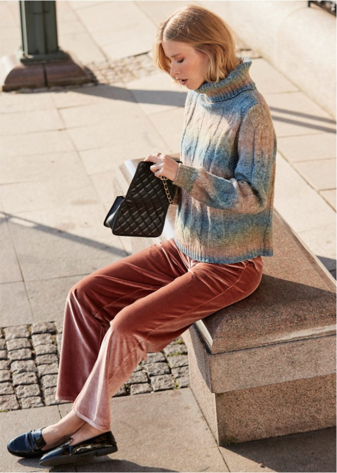 Rollkragenpullover mit Zopfmuster