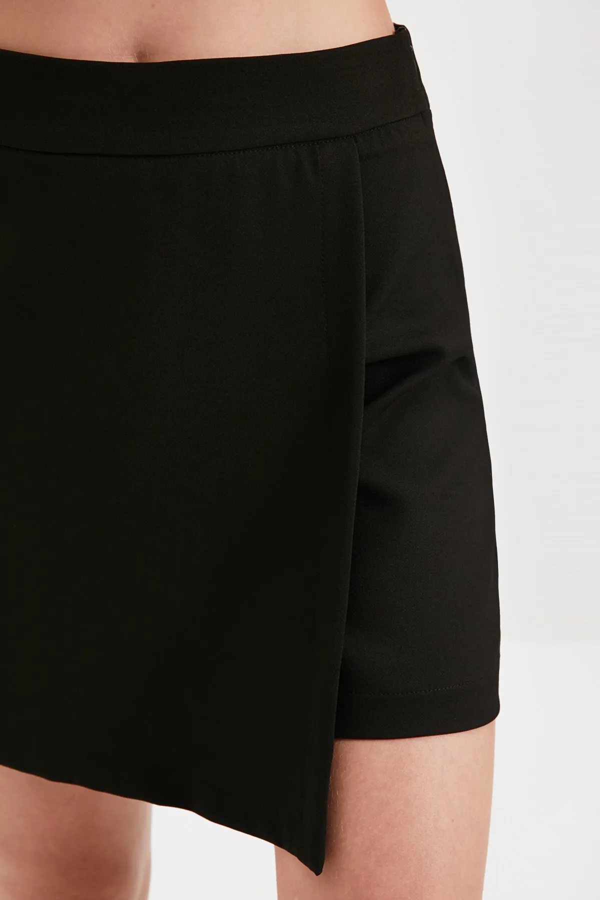 Trendyol Collection  Schwarzer zweireihiger, gewebter Shorts-Rock TWOAW20SR0072