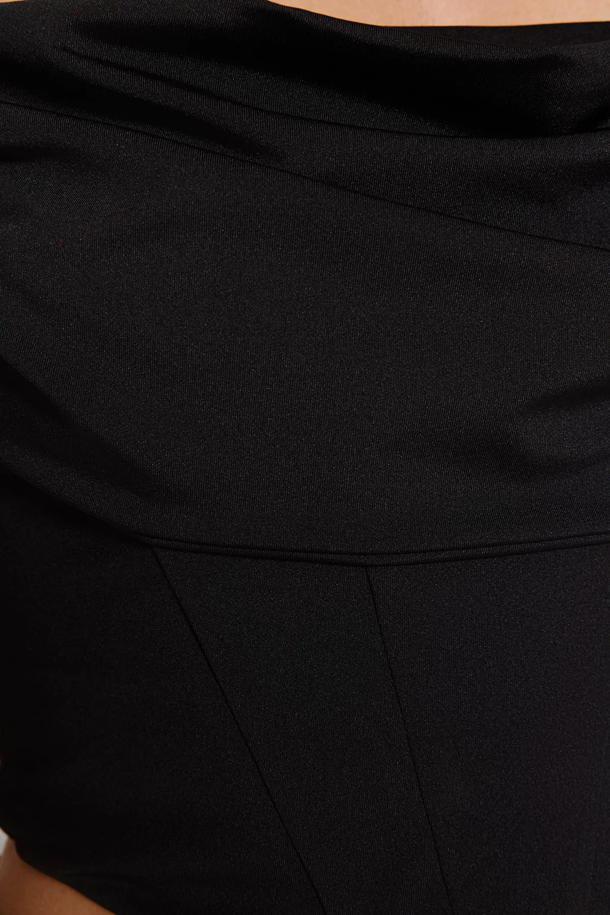 Trendyol Collection  Schwarzes, bauchfreies, gefüttertes Strickkorsett mit detailliertem Bustier TPRSS23BS00006
