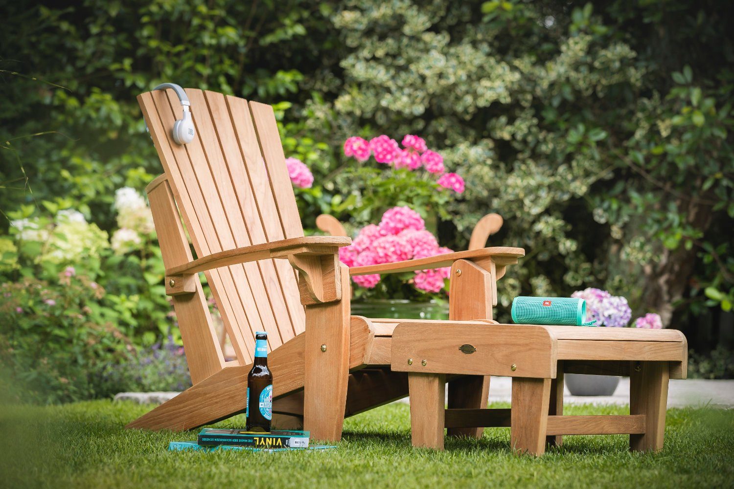 Kai Wiechmann Fußhocker Premium Teak Fußbank 50 x 50 cm als wetterfester Holzhocker, verstellbare und unbehandelte Fußstütze aus Teak