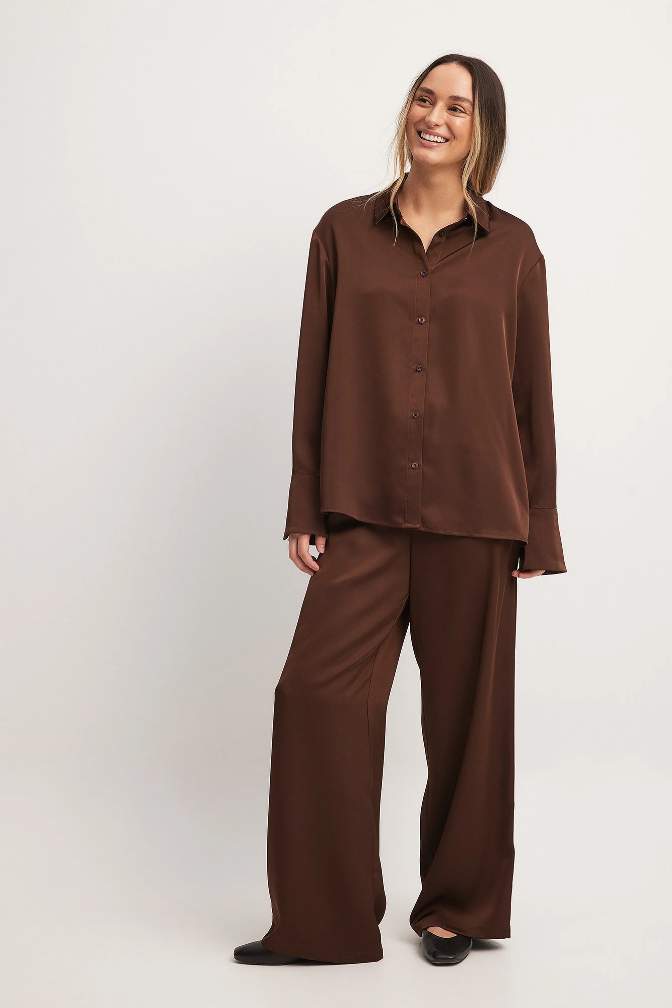 Satin-Hose mit elastischer Taille und mittelhohem Bund
