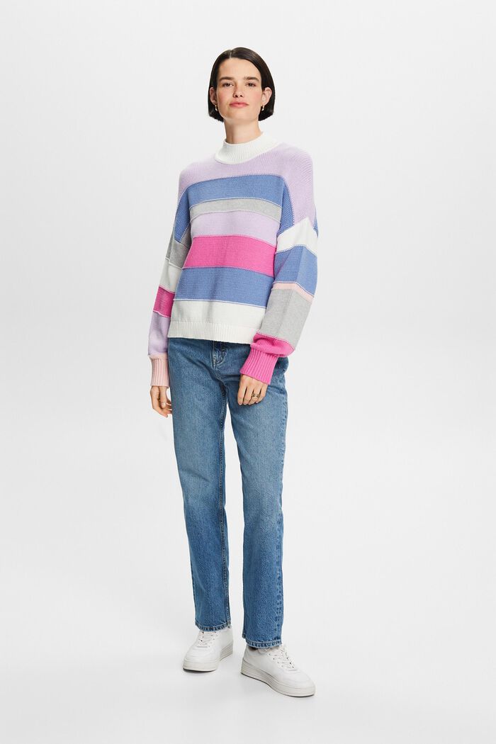 Gestreifter Pullover mit Stehkragen