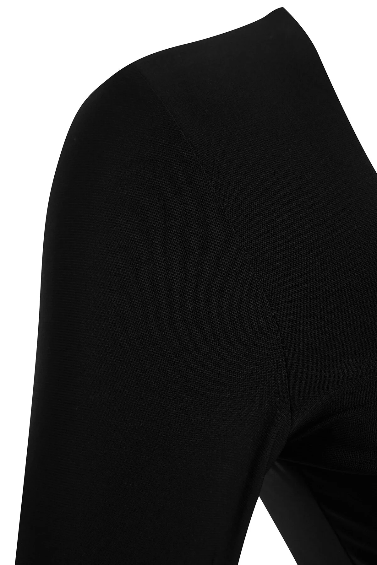 Trendyol Collection  Schwarzes, figurbetontes Maxi-Strickkleid mit Volants und quadratischem Ausschnitt TWOAW24EL00613