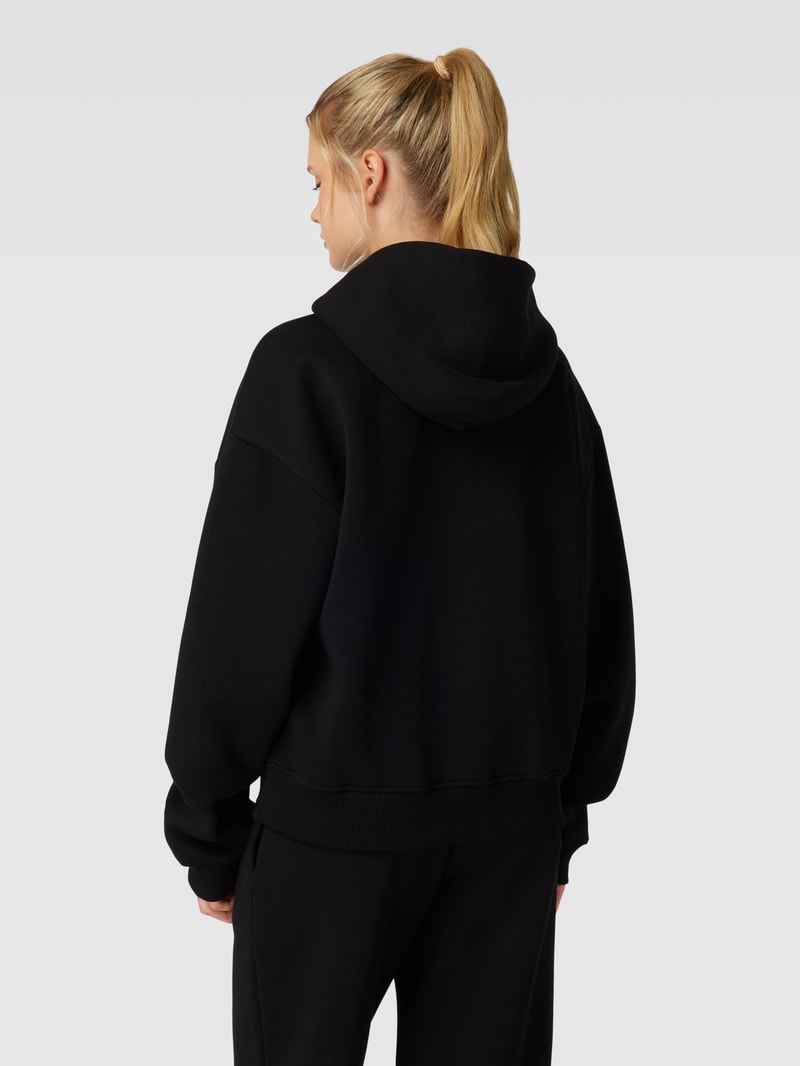 Sweatjacke mit Label-Print in schwarz