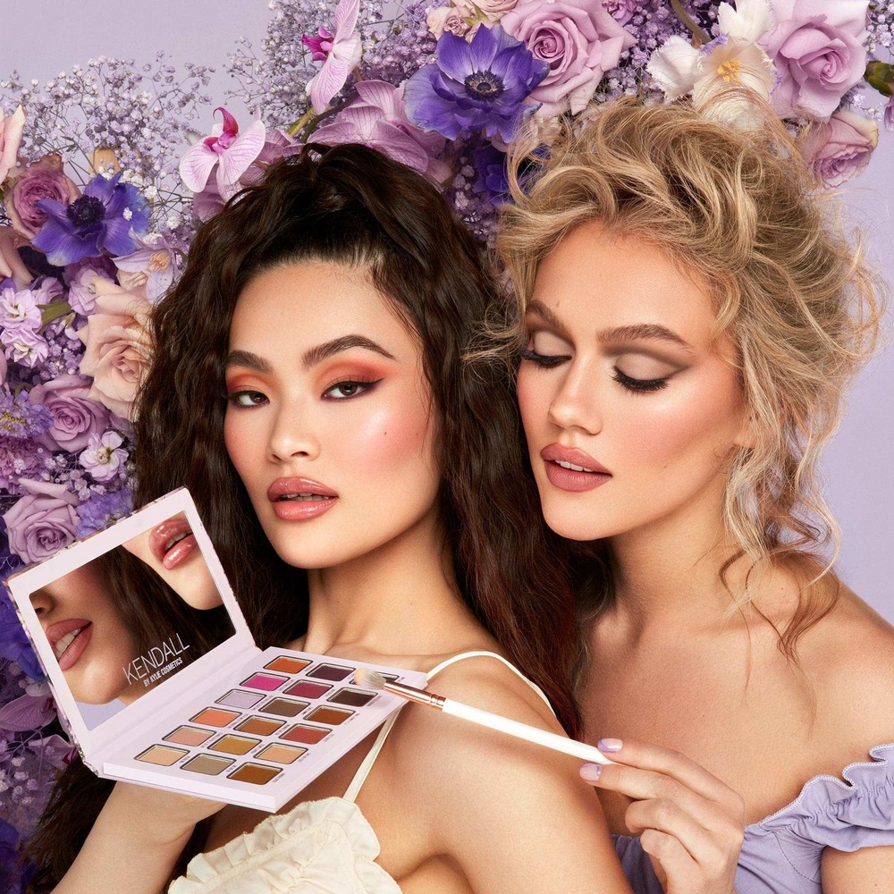 kylie by kylie jenner Pressed Powder Palette Palette de fards pressés