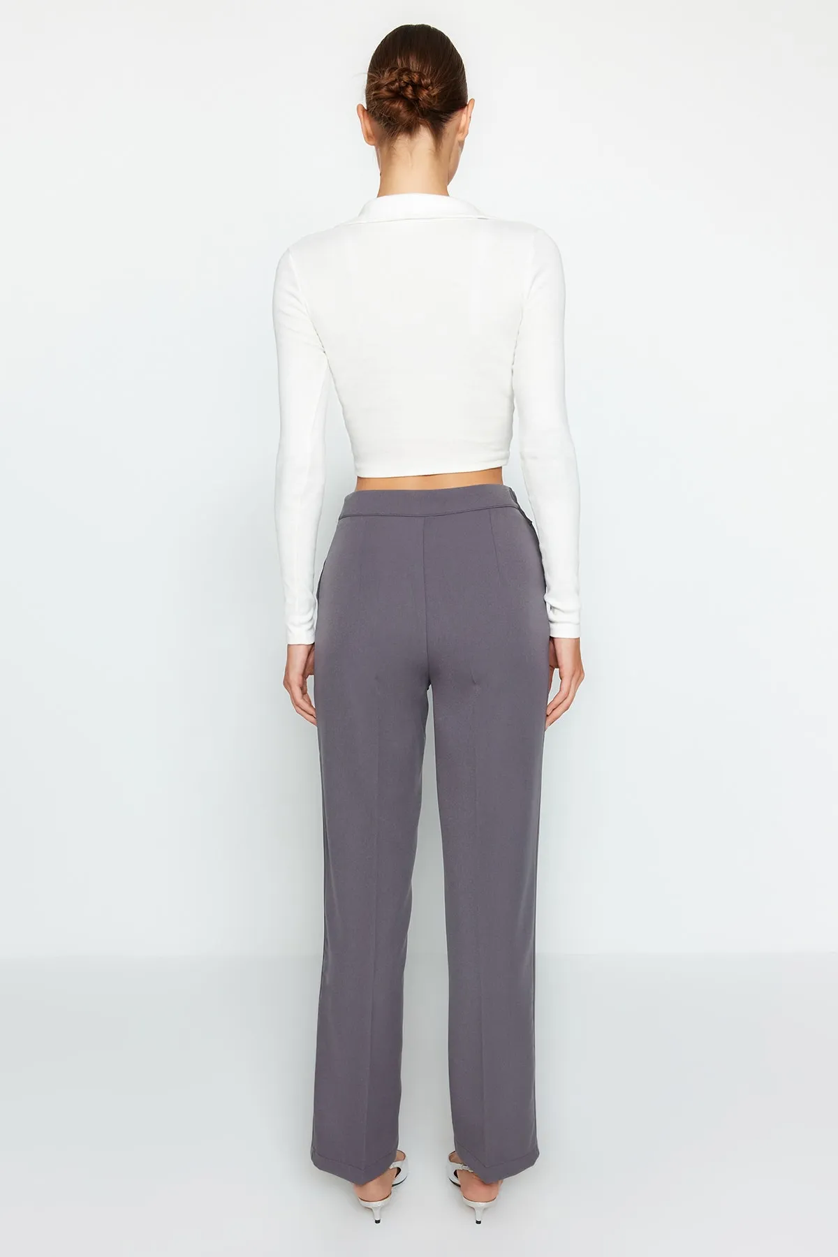 Trendyol Collection  Anthrazitfarbene, gerade geschnittene Webhose mit Gürtel und detailliertem Detail TWOAW24PL00055