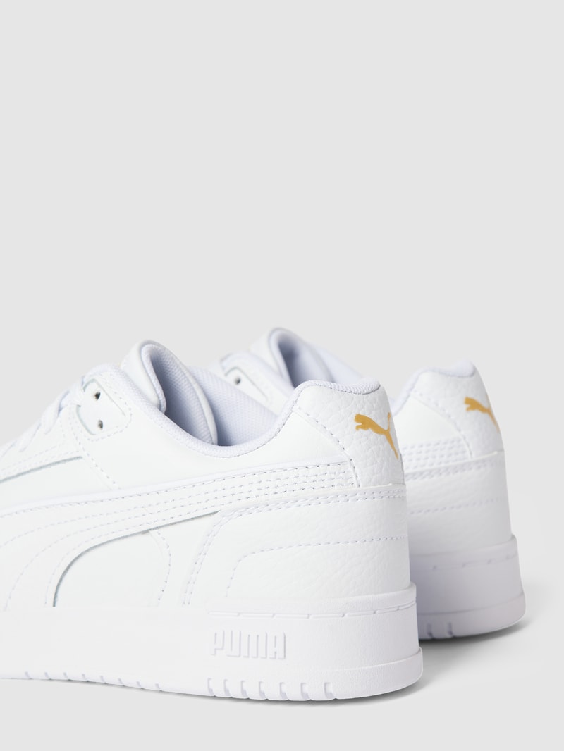 Sneaker mit Label-Detail in weiß