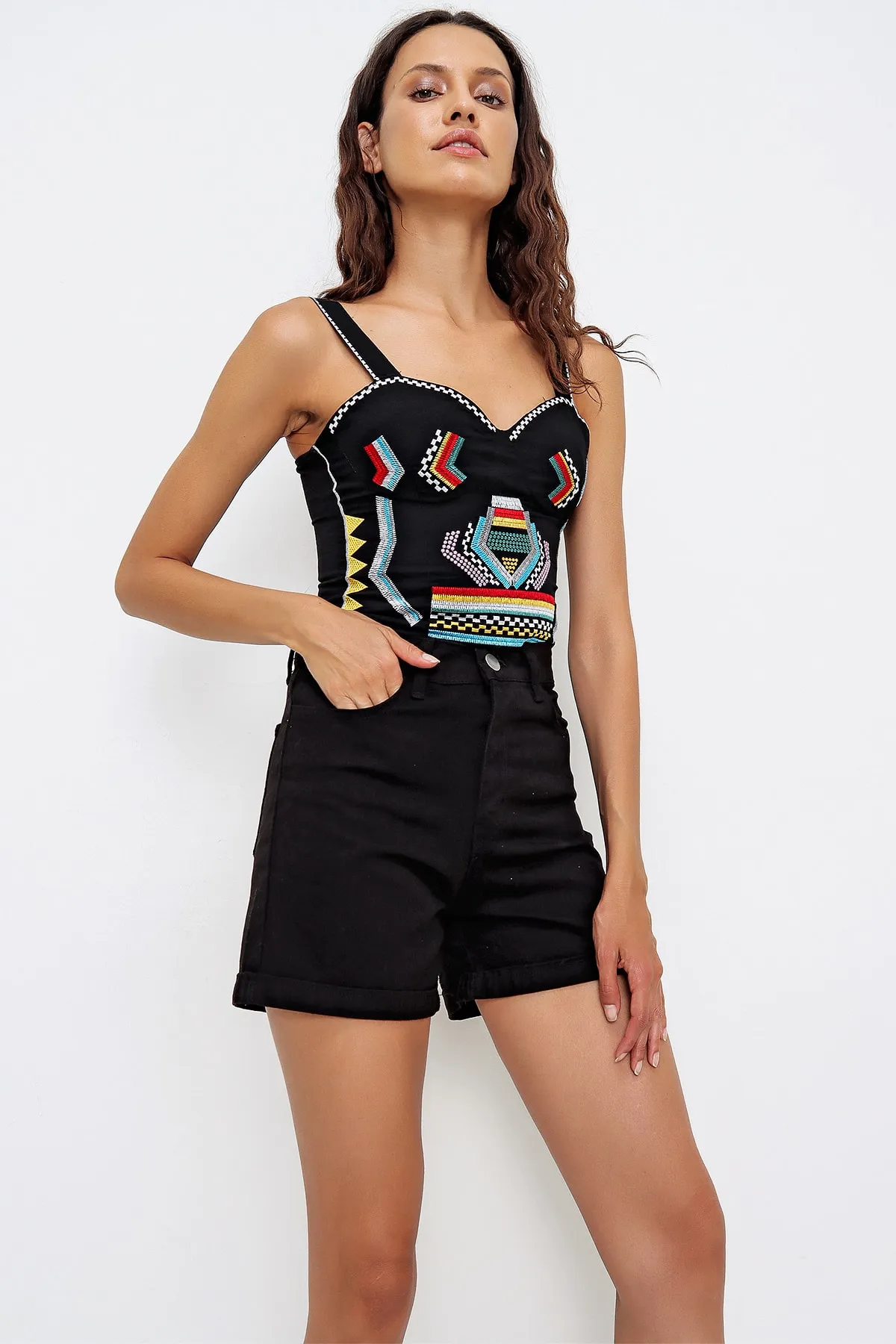 Trend Alaçatı Stili  Schwarze Jeansshorts mit doppeltem Bein und hoher Taille für Damen ALC-X5938