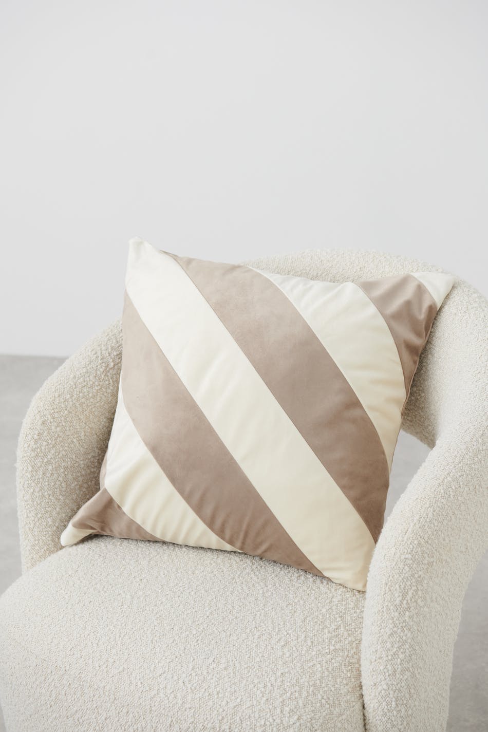 Diagonal cushion cover