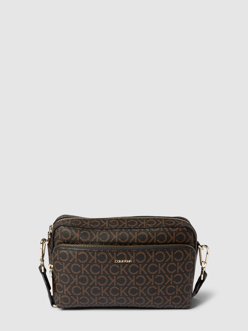 Handtasche mit Logo-Muster und Label-Detail in dunkelbraun