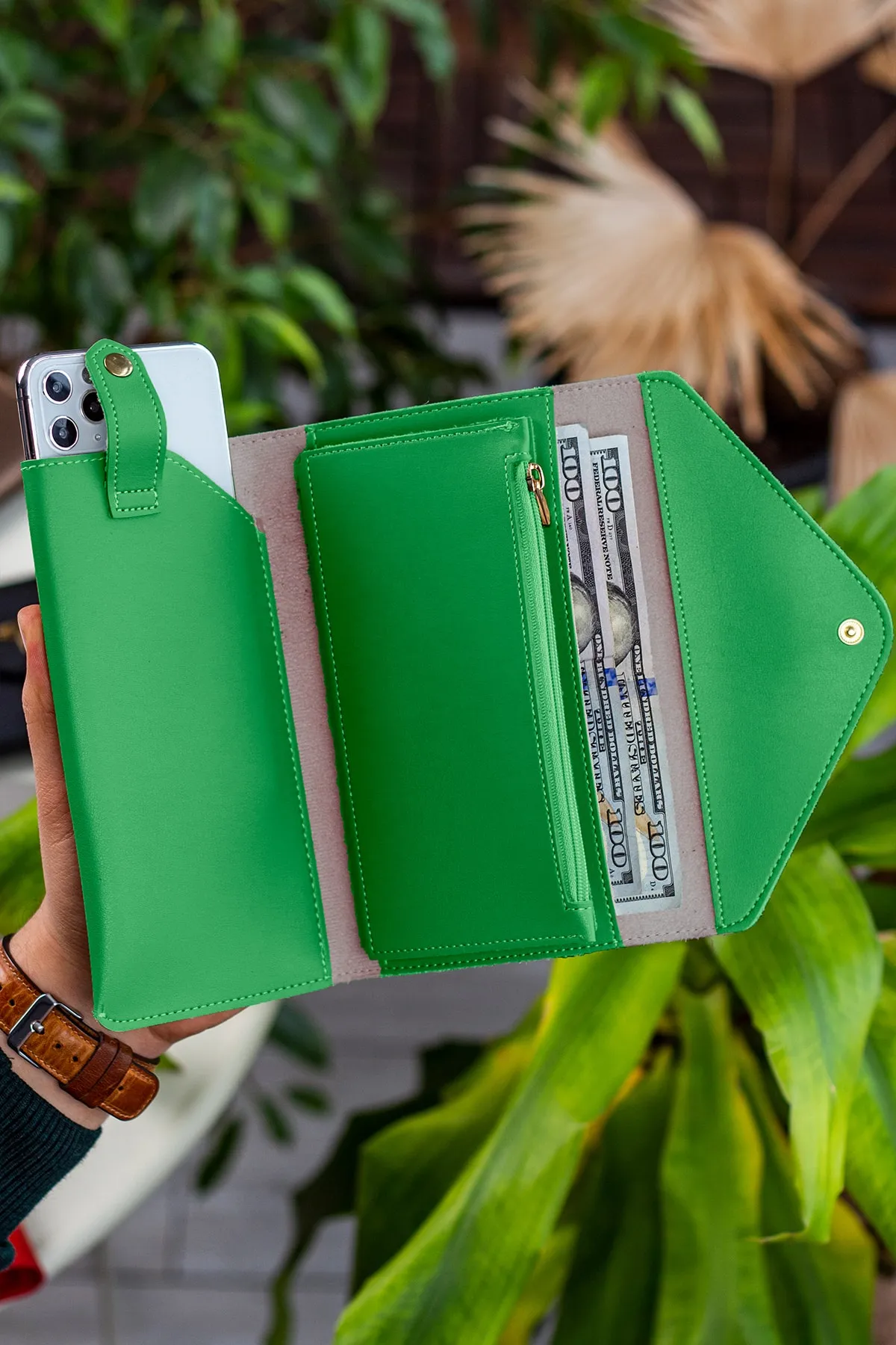 Garbalia  Grüne Damenbrieftasche im Umschlagmodell mit Telefon- und Münzfächern