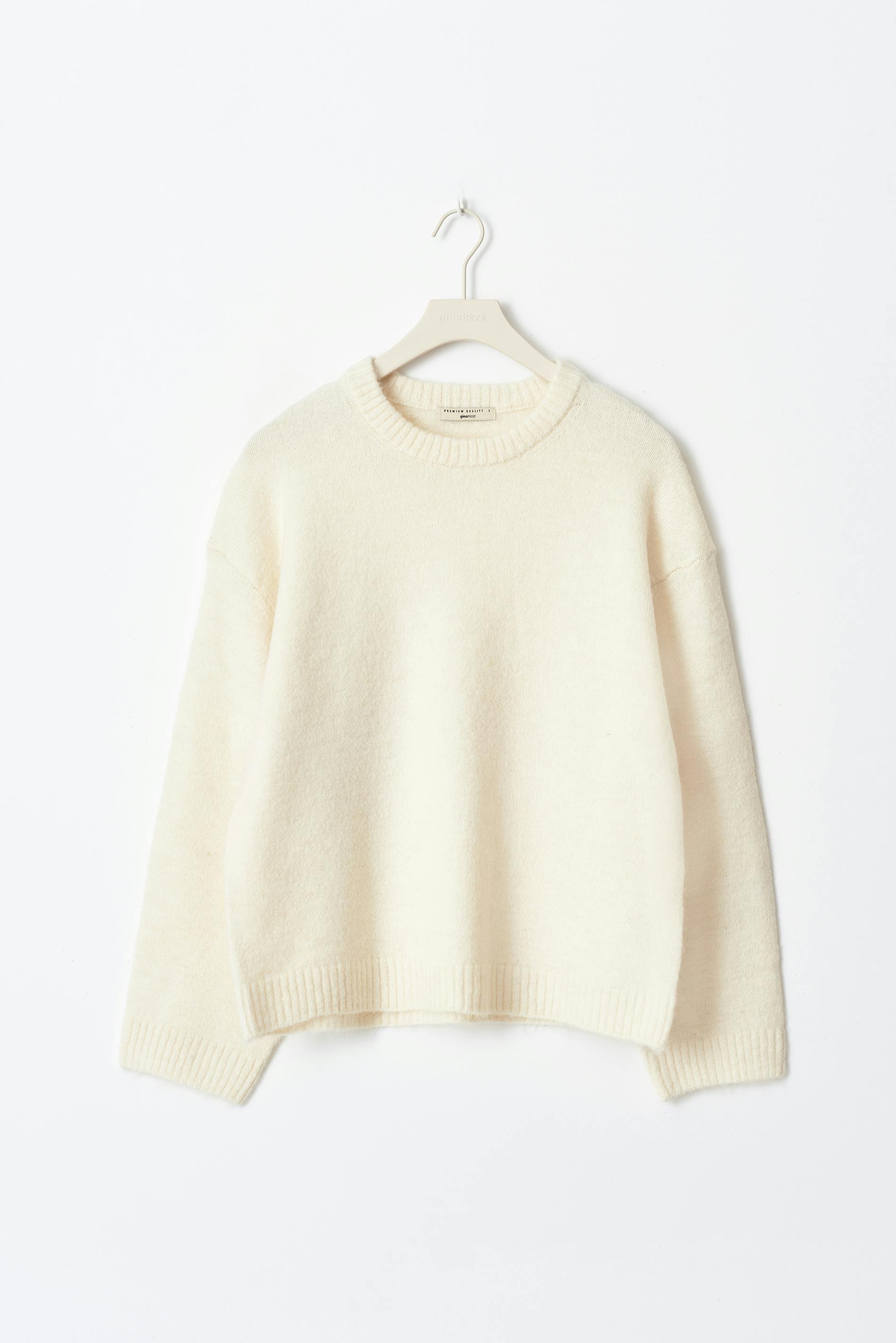 Crew neck knitted sweater