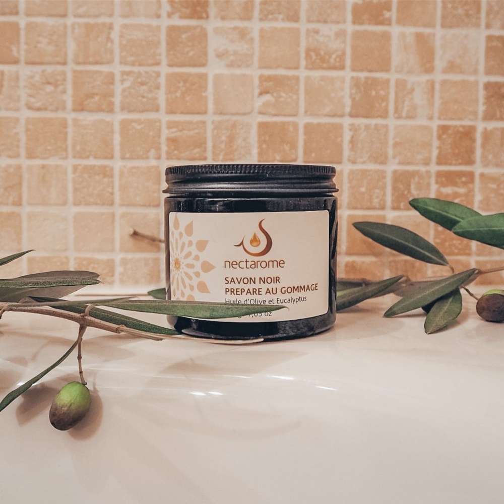 nectarome Savon noir à l'huile d'olive et eucalyptus Gommage pour le corps