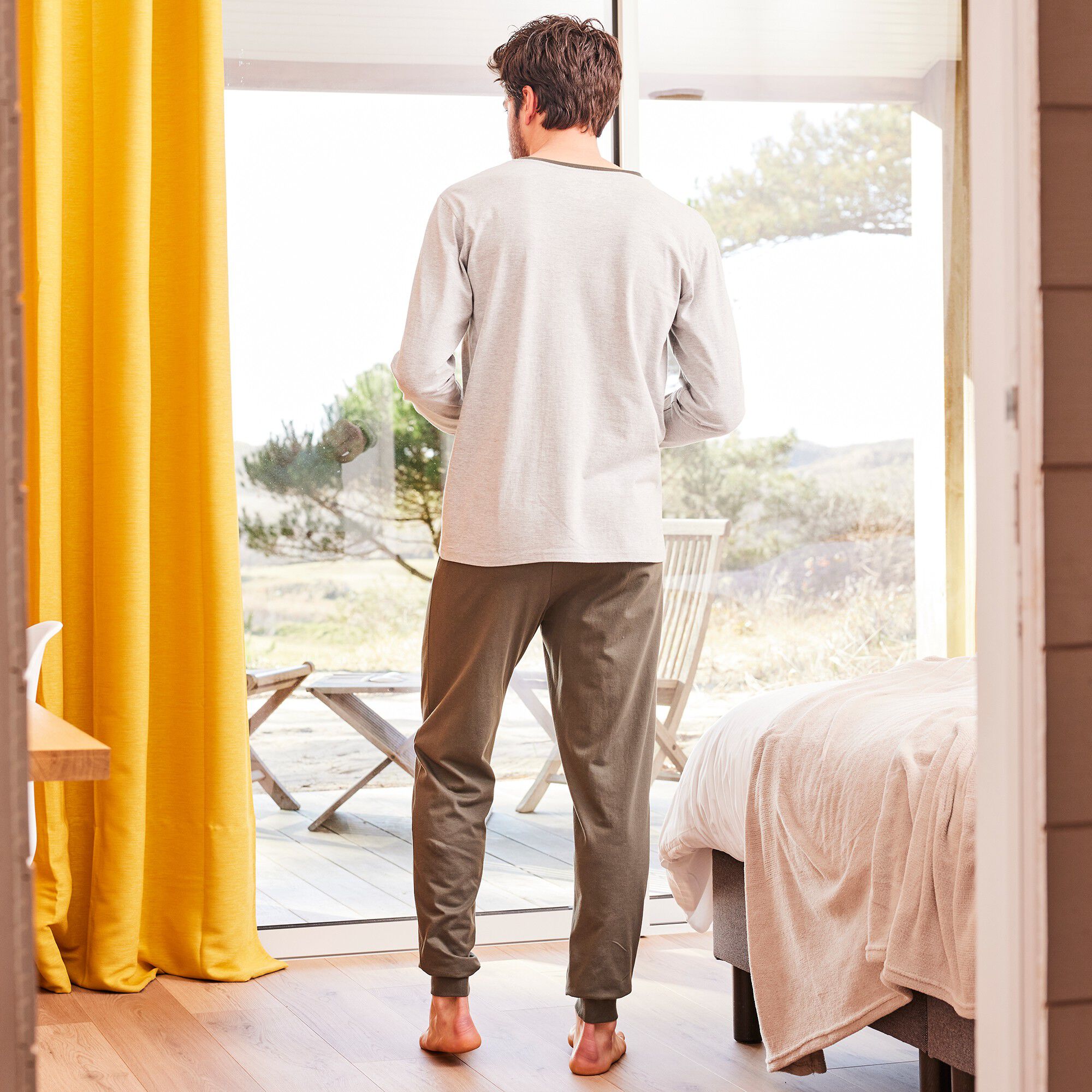 Pyjama pantalon col V contrasté manches longues