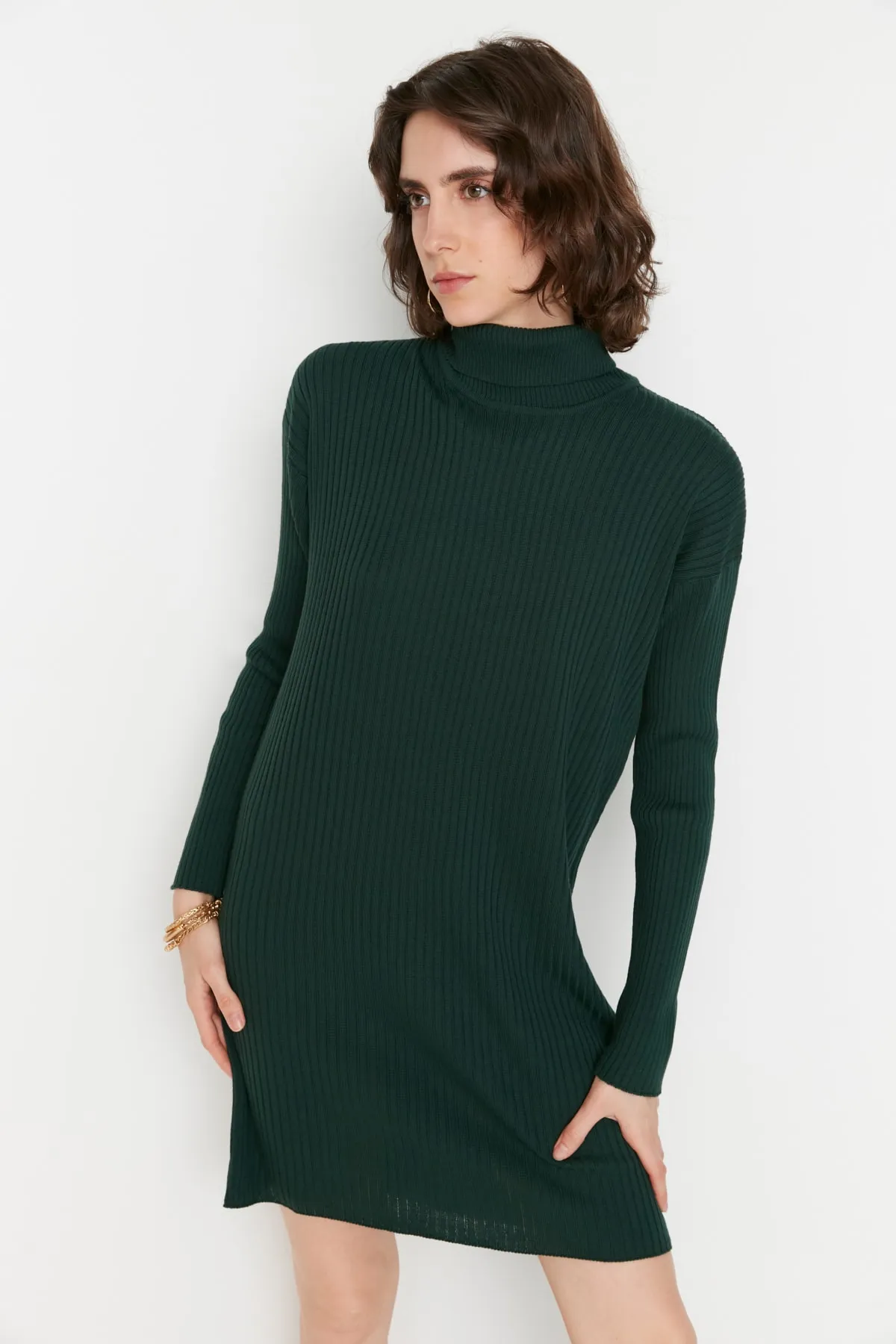 Trendyol Collection  Smaragdgrünes Rollkragen-Strickkleid TWOAW23EL00012