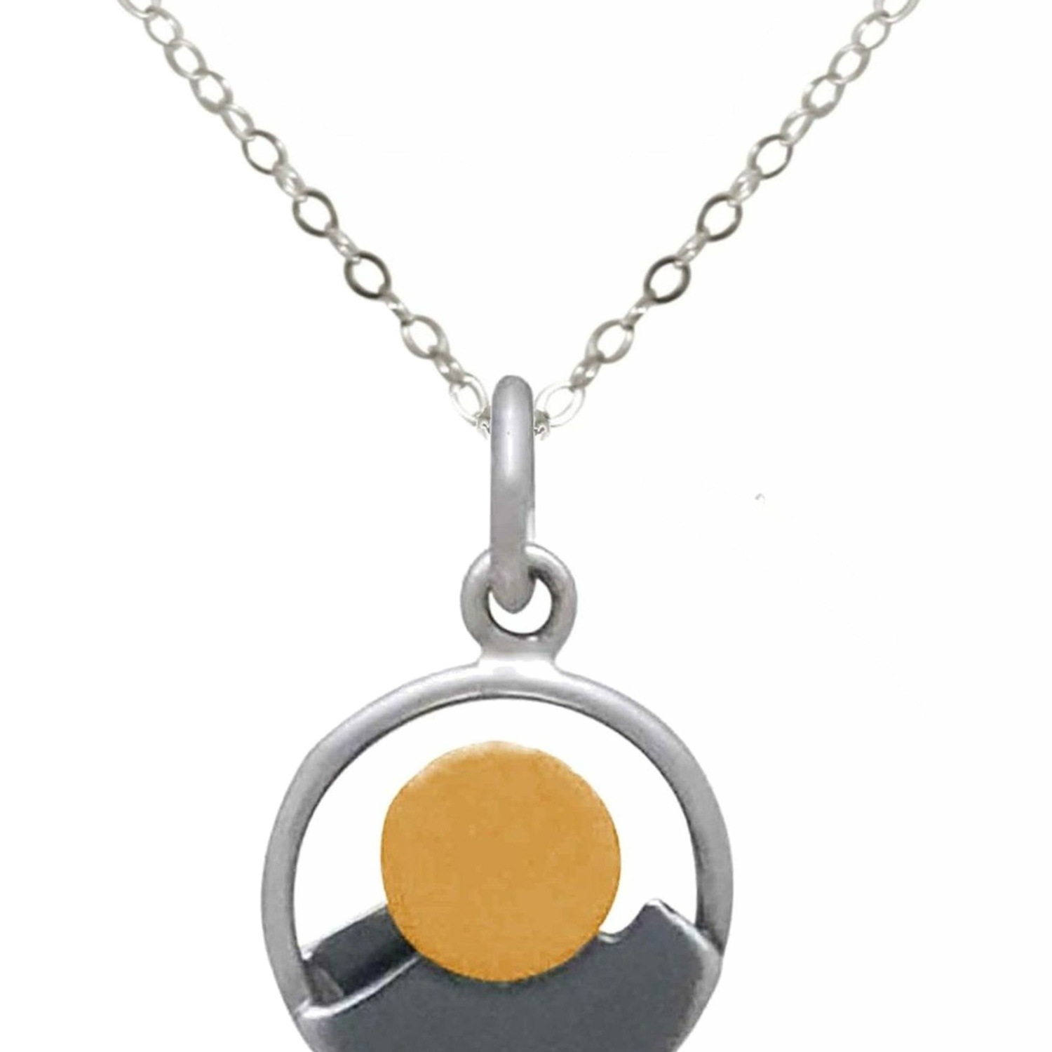 Kette mit Anhänger 'Berge und Sonne'