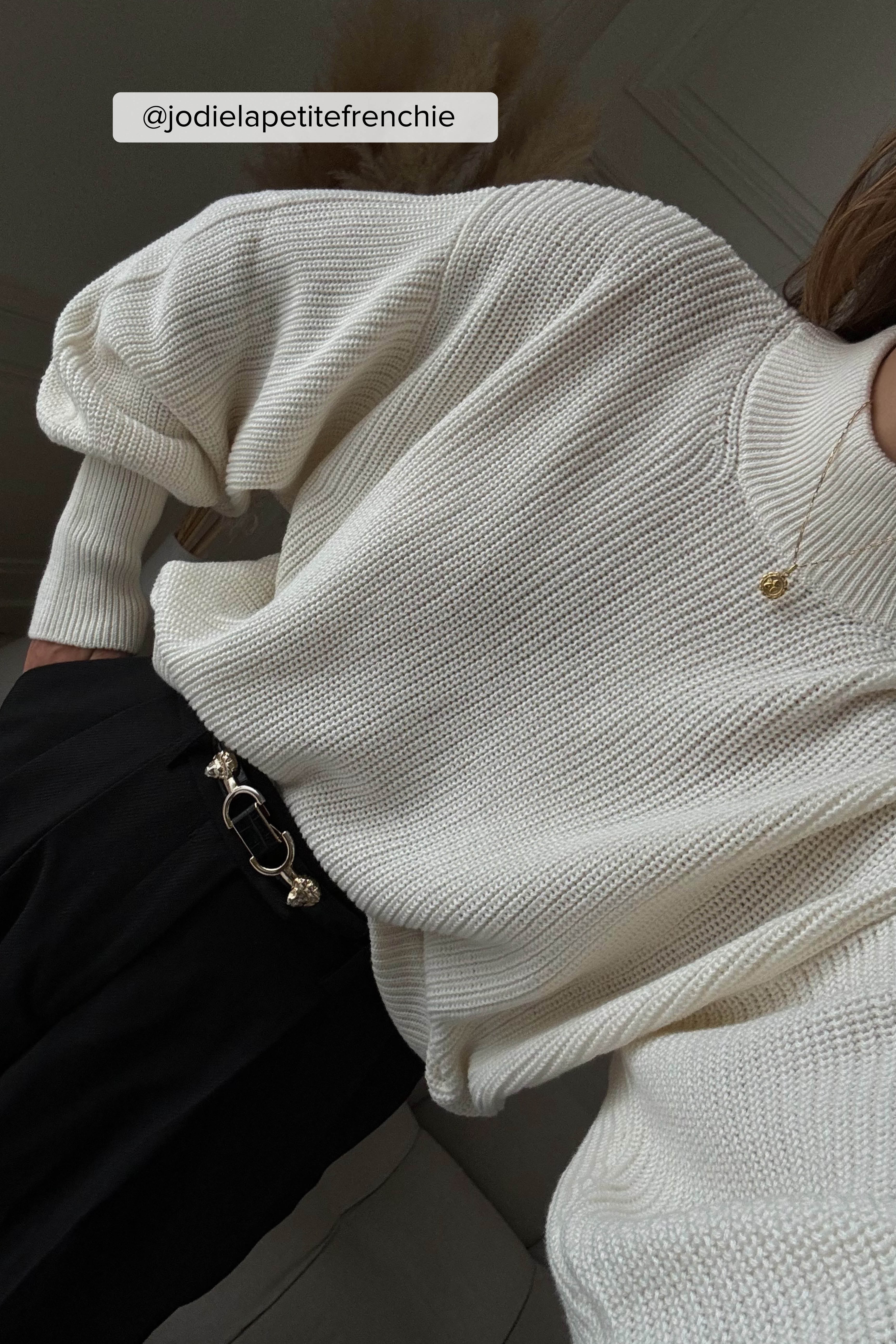 Strickpulli mit weiten Ärmeln