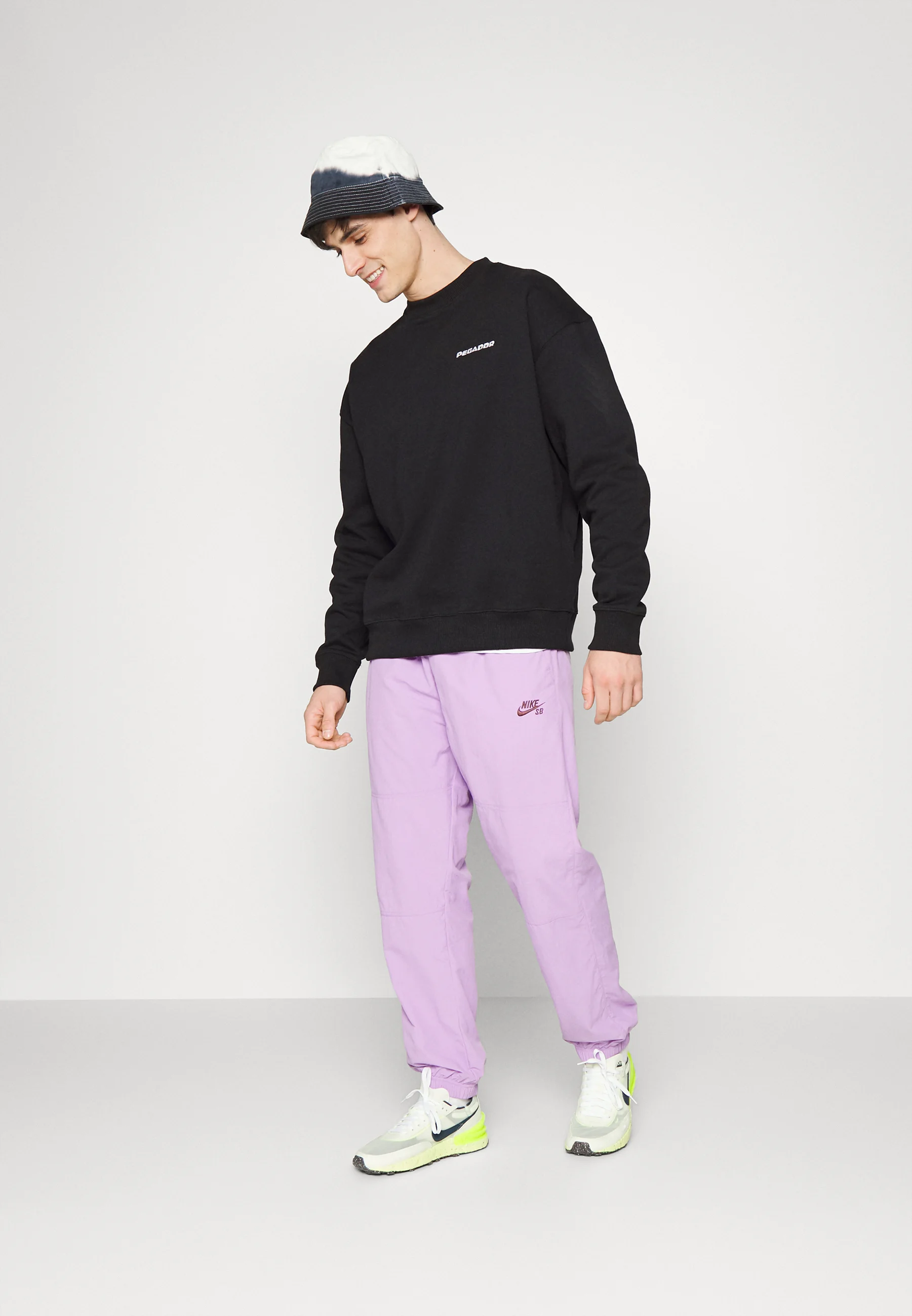 Sudadera con logo de Pegador