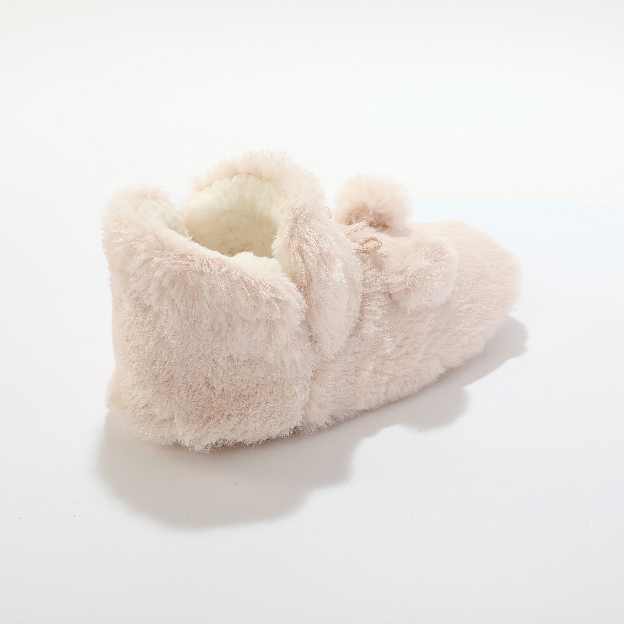 Chaussons forme botillon avec pompons effet fausse fourrure