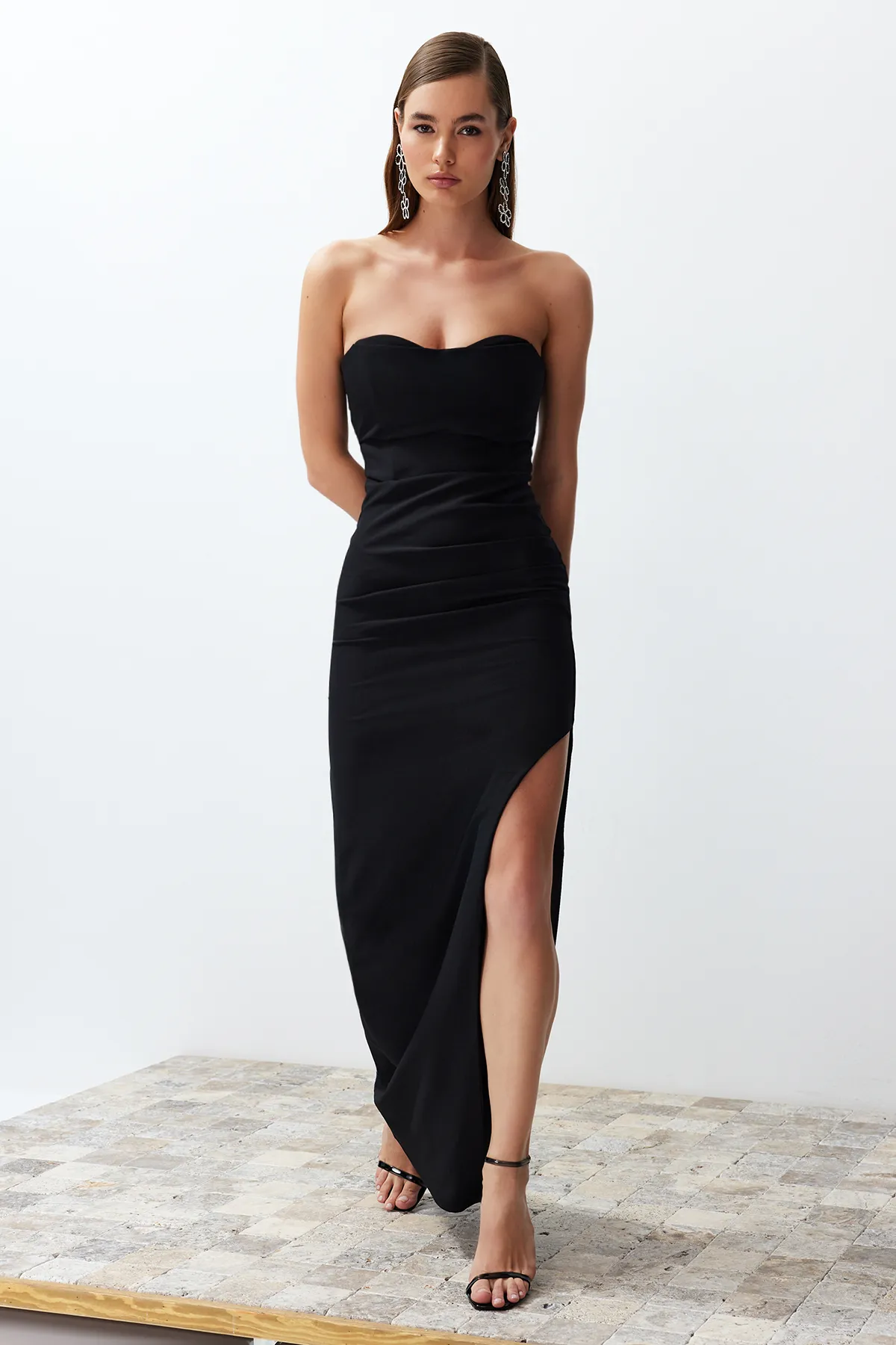 Trendyol Collection  Schwarzes, körperbetontes Korsett, detailliertes Hochzeits-/Nikah-langes Abendkleid TPRSS24AE00069