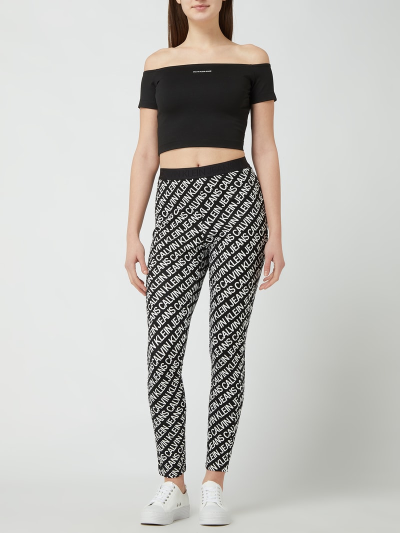 Off-Shoulder Shirt mit Logo-Print  in schwarz