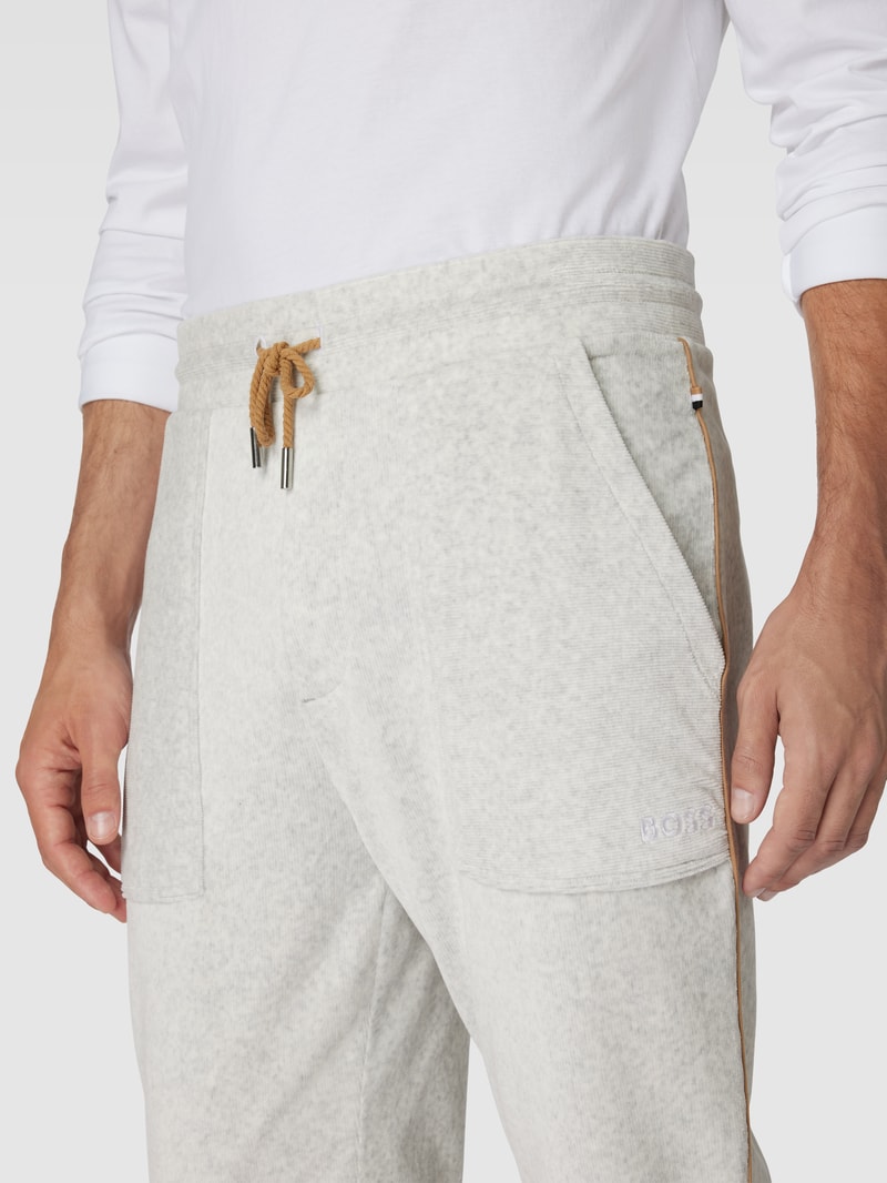 Jogpants mit Eingrifftaschen in offwhite