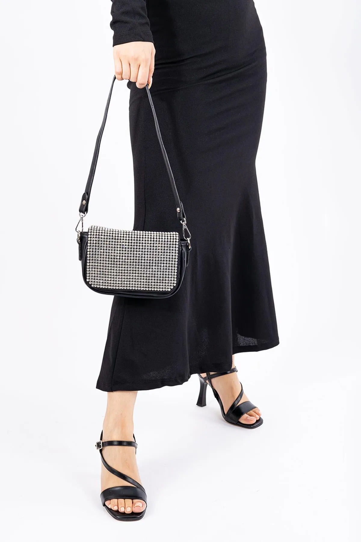 Getcho  Sanem Damen Abendtasche mit Kettenriemen und Steinstickerei