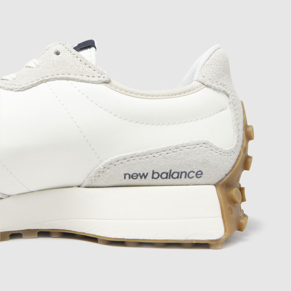 New Balance 327 träningsskor i vitt och marinblått