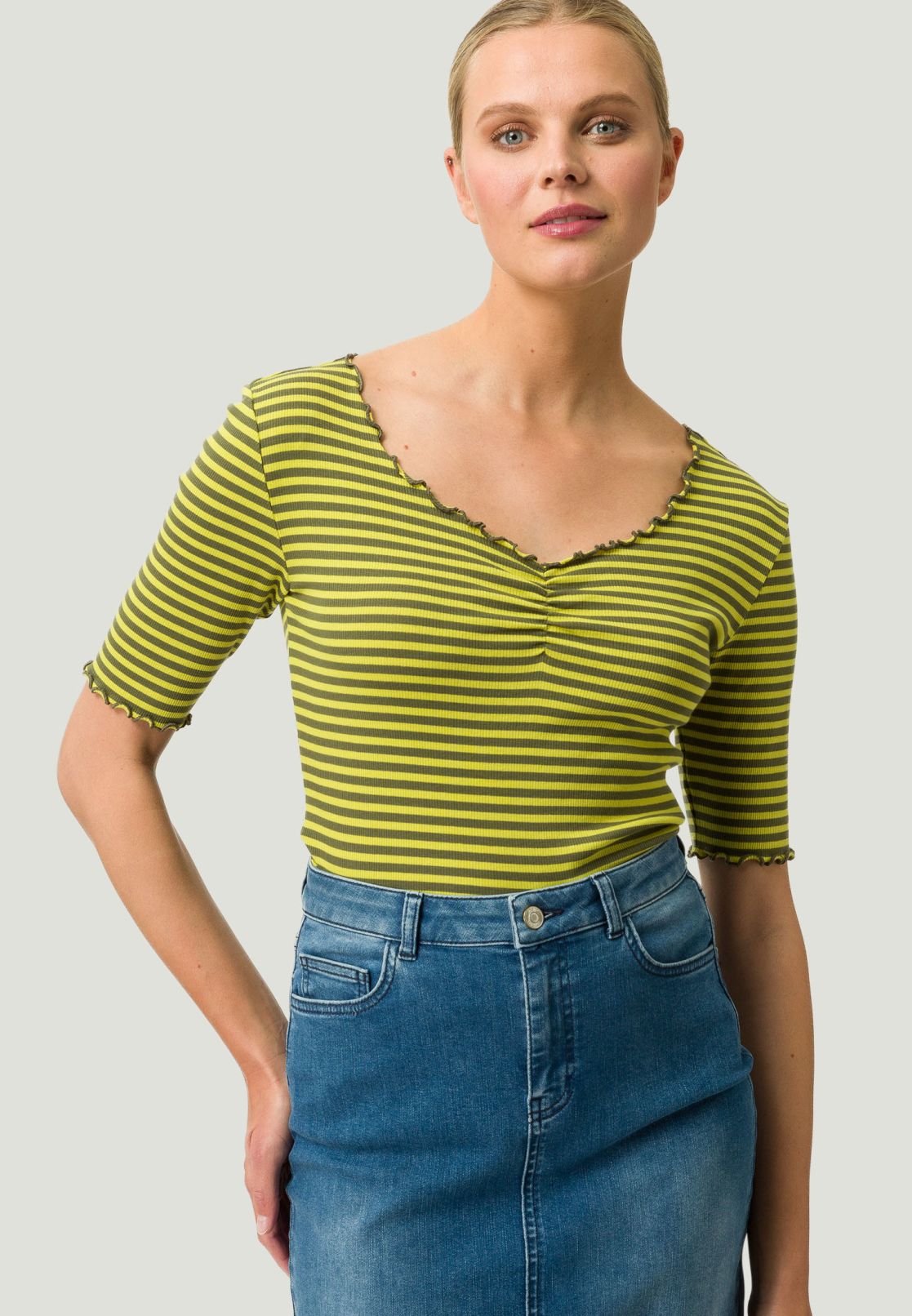 Streifenshirt mit Raffung